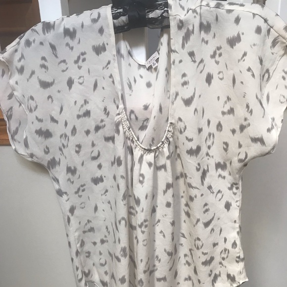 Aritzia t. Babaton silk short sleeve blouse. Size medium. - Picture 1 of 3